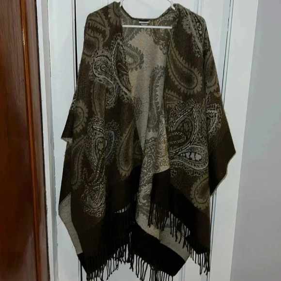 Croft & Barrow Shawl - Picture 1 of 3